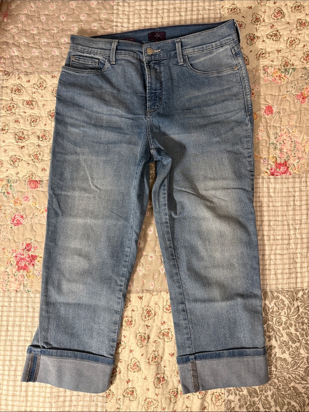 NYDJ Light Wash Cuffed Straight-Leg cropped Jeans
